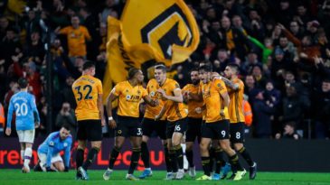 Na força e na pressão, Wolves deixa Manchester City sem a bola e arranca virada emocionante