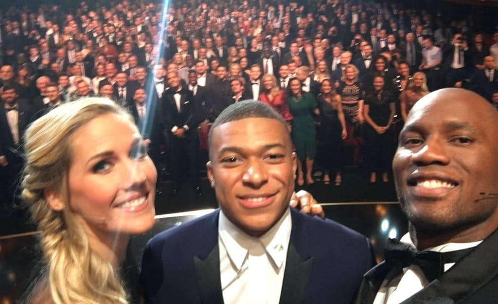 Num outro tipo de show de Drogba, foi legal ver o pedido de desculpas ao &ldquo;menino&rdquo; Mbapp&eacute;