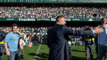 Joaquín é tão amado no Betis que sua renovação de contrato rendeu até mesmo uma apresentação estelar