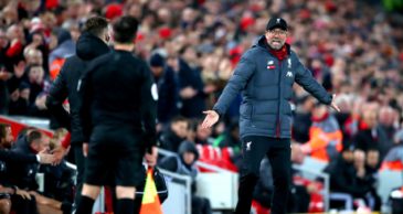 Klopp: “Não entendo por que os árbitros não consultam o monitor na Premier League”