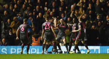 Aos 50 do 2° tempo, o Leeds conseguiu uma insana vitória por 5 a 4 e assumiu a liderança da Championship