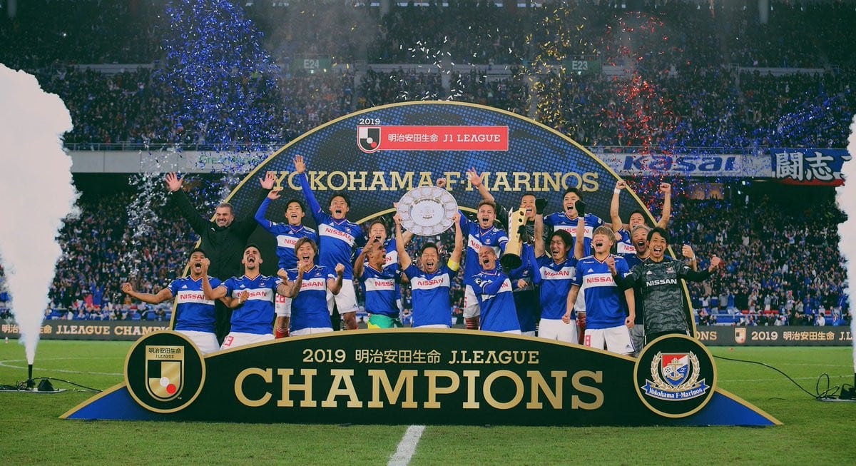 Cheio de brasileiros decisivos, o Yokohama F. Marinos arrancou no fim e reconquistou a J-League ap&oacute;s 15 anos