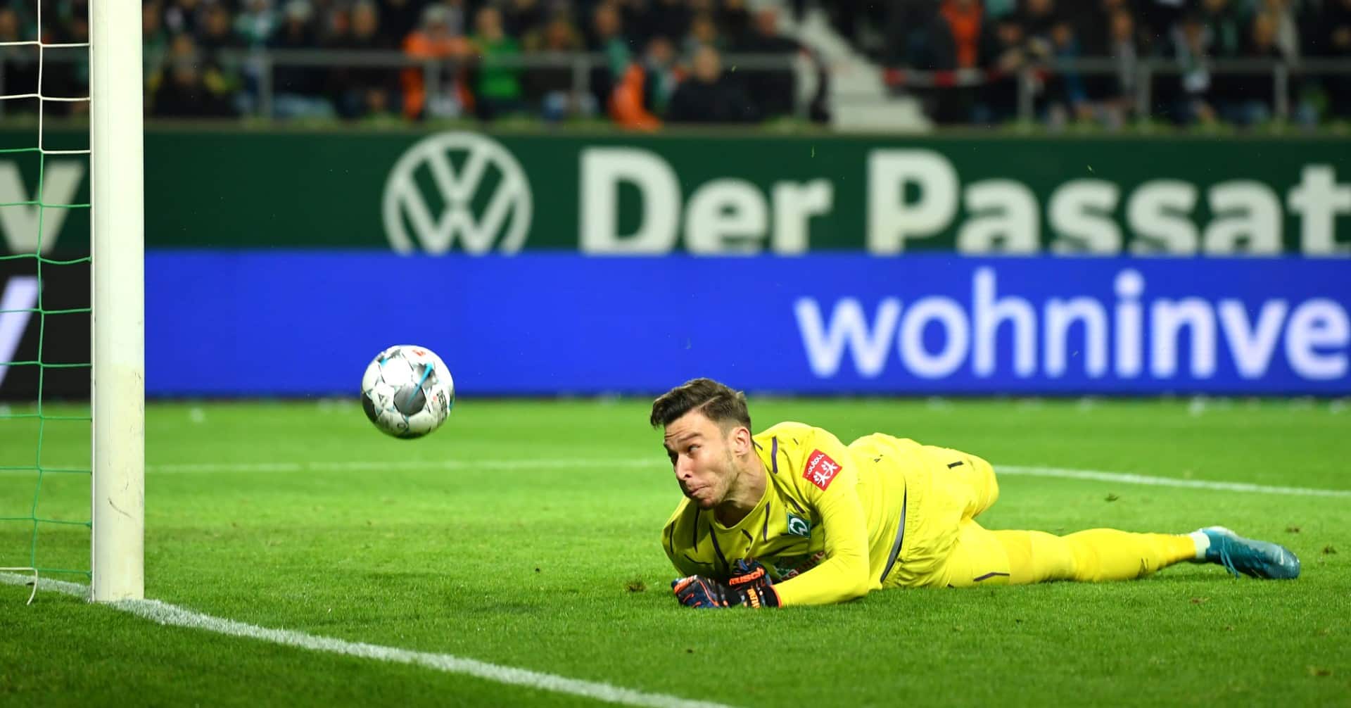 A fase do Werder Bremen &eacute; t&atilde;o ruim que h&aacute; at&eacute; disputa pra ver quem marca gol contra