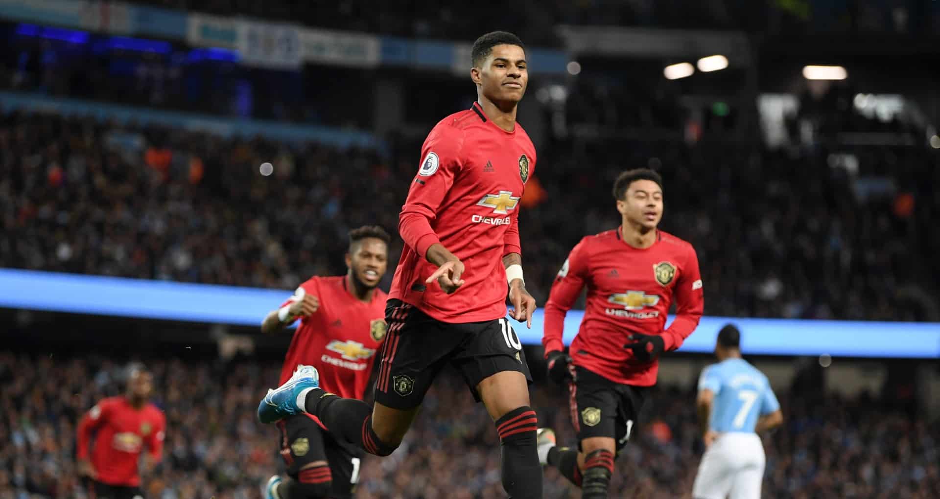 Com um primeiro tempo fulminante, o Manchester United reinou no d&eacute;rbi dentro do Etihad