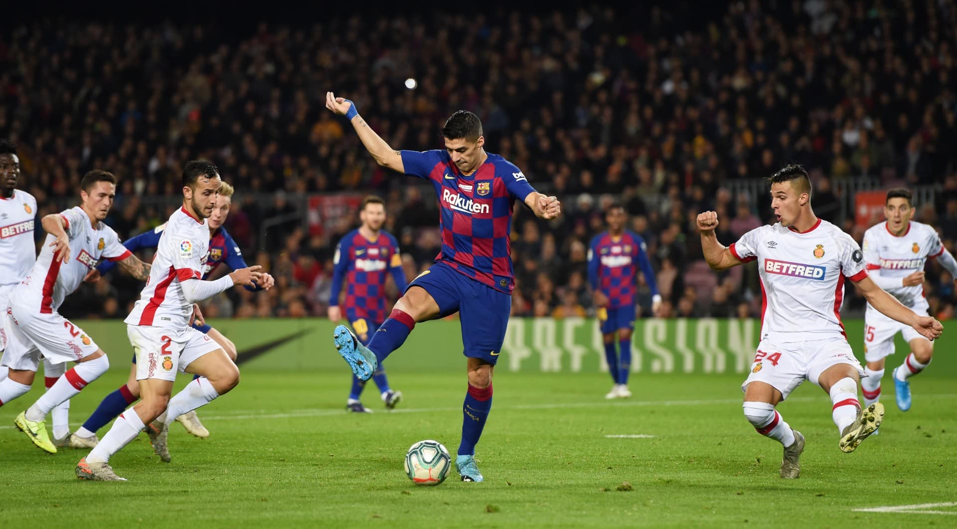 Com tr&ecirc;s gols de Messi e um calcanhar absurdo de Su&aacute;rez, o Barcelona exibiu seu melhor