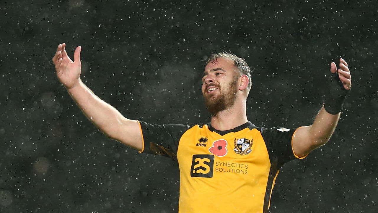 Seis meses depois de cornetar Stones na sele&ccedil;&atilde;o, atacante da quarta divis&atilde;o vai enfrentar o City na Copa da Inglaterra