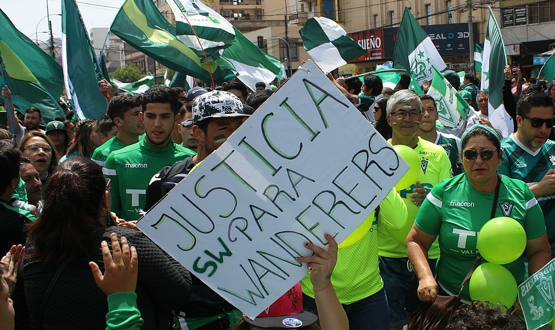 Ap&oacute;s amea&ccedil;ar entrar nos tribunais, Santiago Wanderers ganha o merecido retorno &agrave; elite do Chile