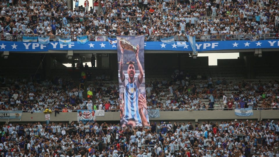 Jogos de futebol ao vivo na TV e streaming de 25 a 28 de março de 2023