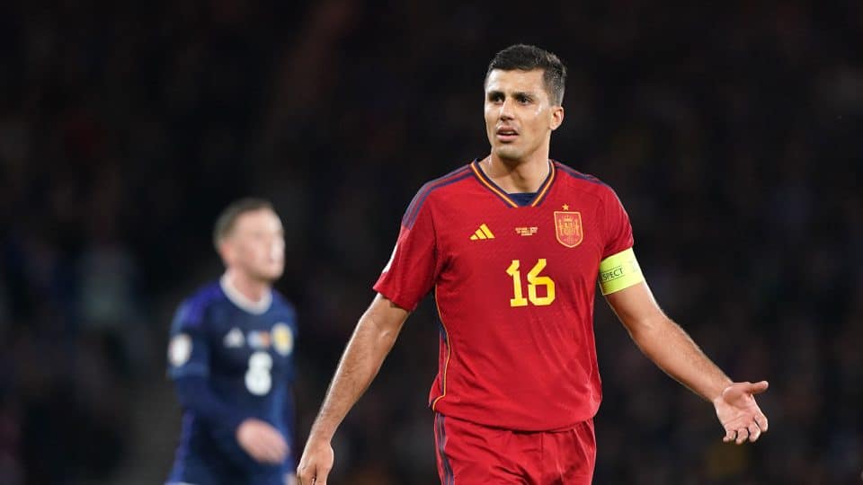 Rodri critica estilo de jogo da Escócia após derrota da Espanha: “Para mim, não é futebol”