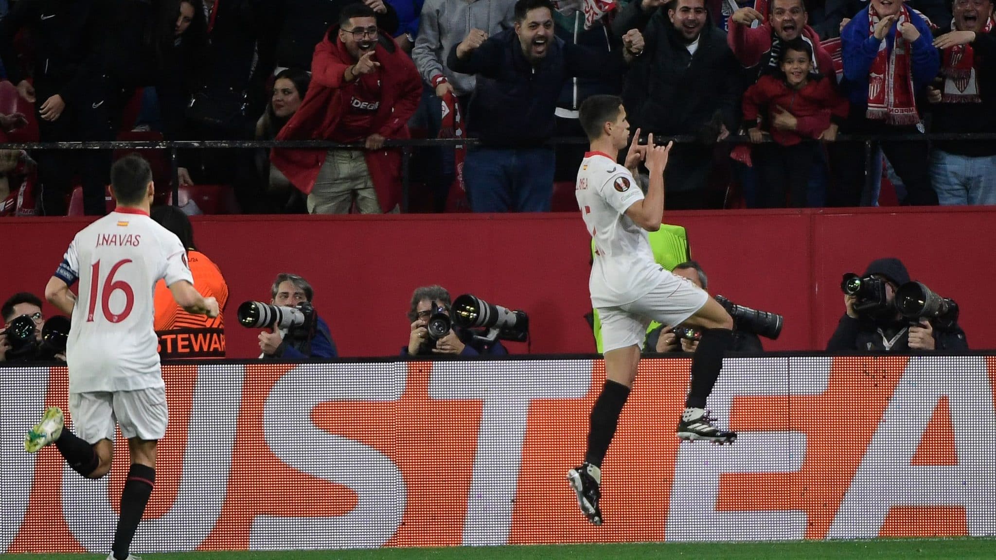 Resum&atilde;o da Liga Europa: Sevilla e Leverkusen abrem boa vantagem, e Feyenoord encontra o empate