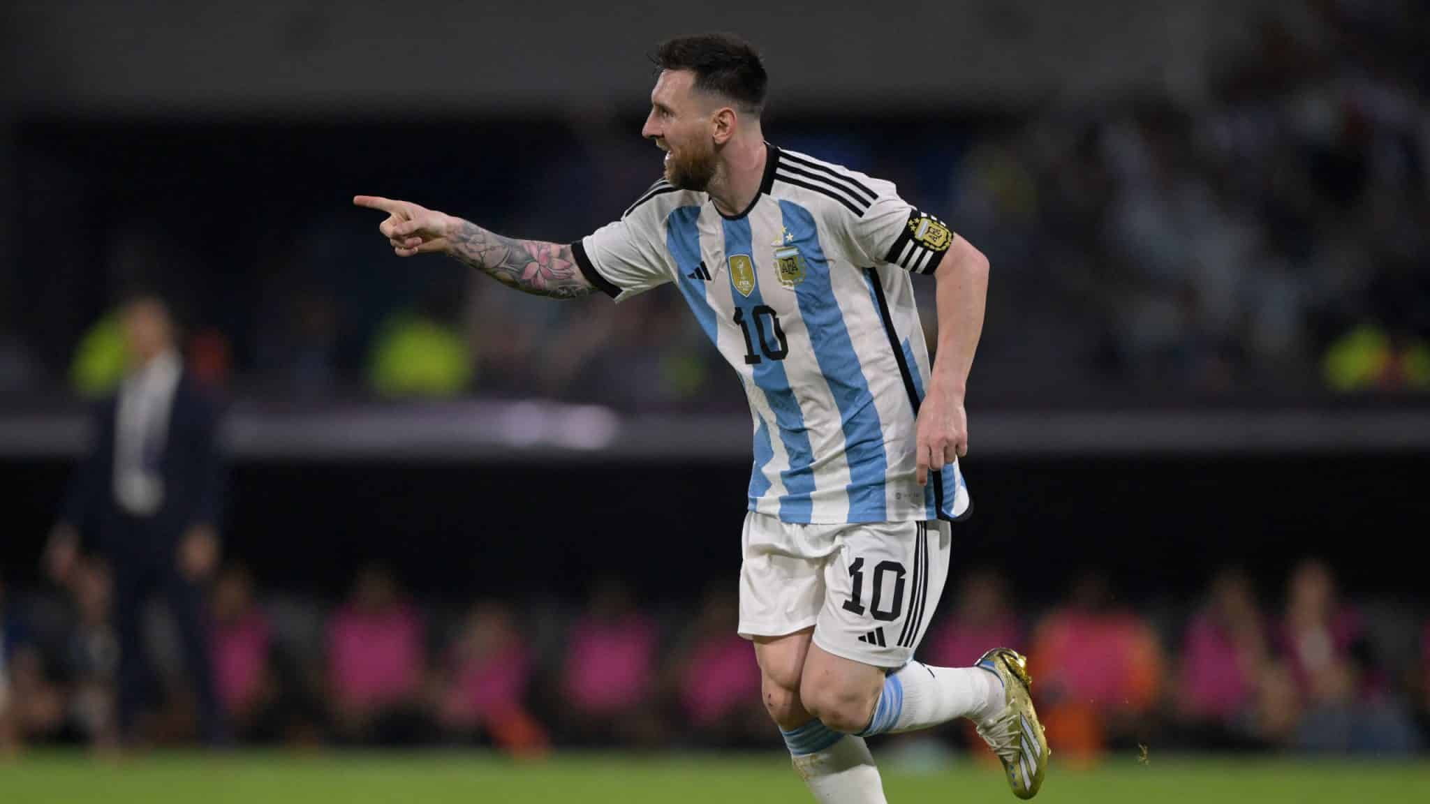 Argentina completa a festa do t&iacute;tulo contra Cura&ccedil;ao com Messi passando dos 100 gols pela albiceleste