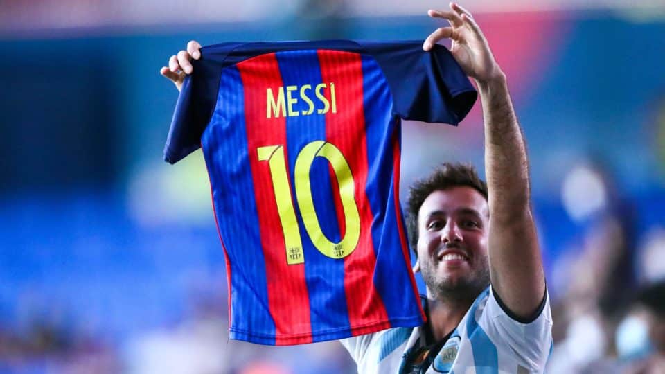 Barcelona confirma contato para recontratar Messi e Xavi compara: “Seria como Michael Jordan”