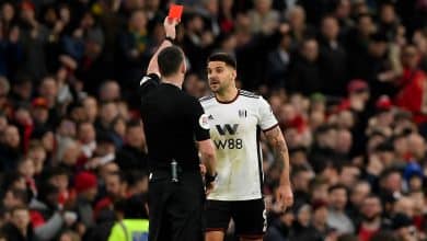 Mitrovic pede desculpas por expuls&atilde;o contra o Manchester United: &ldquo;A forma como eu reagi foi errada&rdquo;