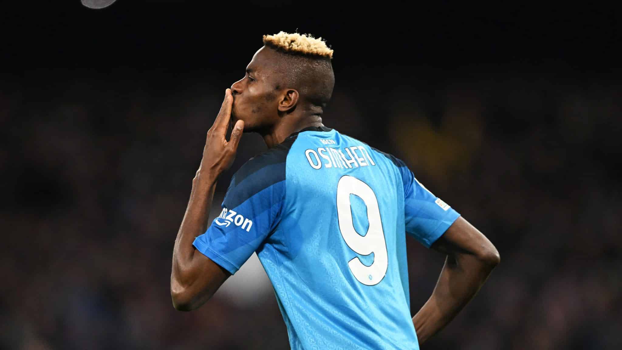 Napoli d&aacute; um baile no Frankfurt e ser&aacute; um dos times mais tem&iacute;veis nas quartas de final da Champions