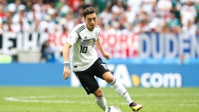 Mesut &Ouml;zil se aposenta aos 34 anos em uma carreira de altos e baixos com grandes conquistas