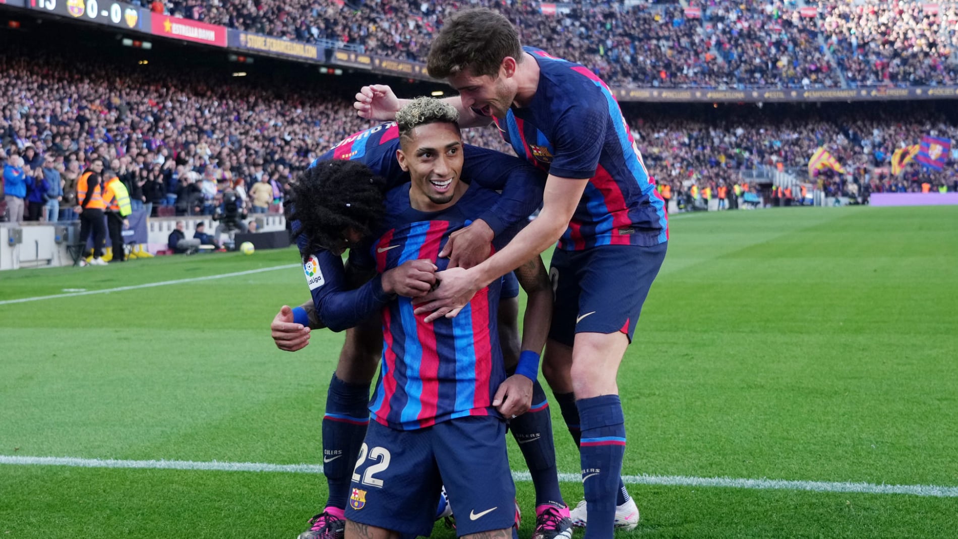 Com um a menos, Barcelona precisou sofrer novamente, mas tamb&eacute;m conseguiu vencer o Valencia