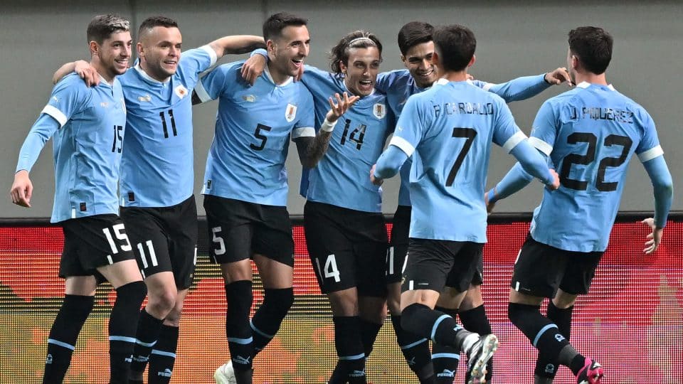 Uruguai cheio de novidades vence a Coreia do Sul, que teve dois gols anulados no VAR