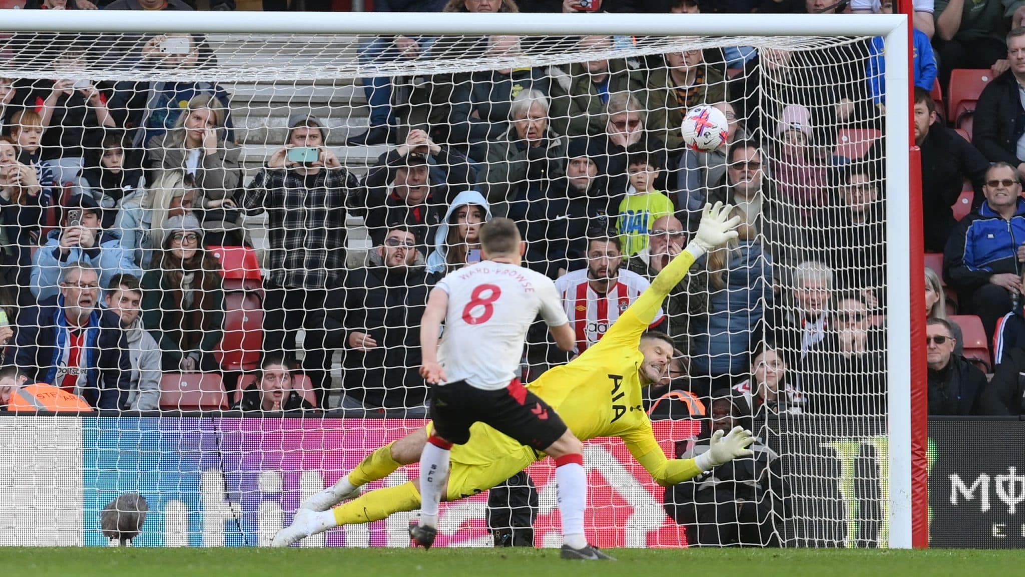 Southampton salva um ponto em um movimentado 3 a 3 com o Tottenham