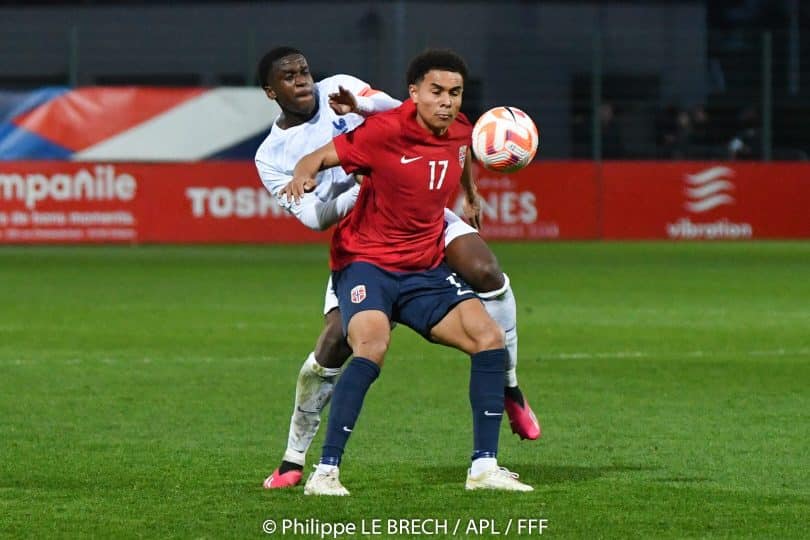 Antonio Nusa, garoto de 17 anos do Club Brugge, arrancou do meio-campo e anotou uma pintura pela Noruega sub-19