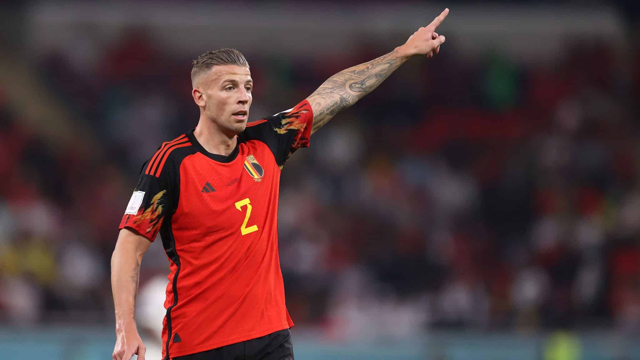 Mais um da gera&ccedil;&atilde;o belga se aposenta: desta vez &eacute; o zagueiro Alderweireld