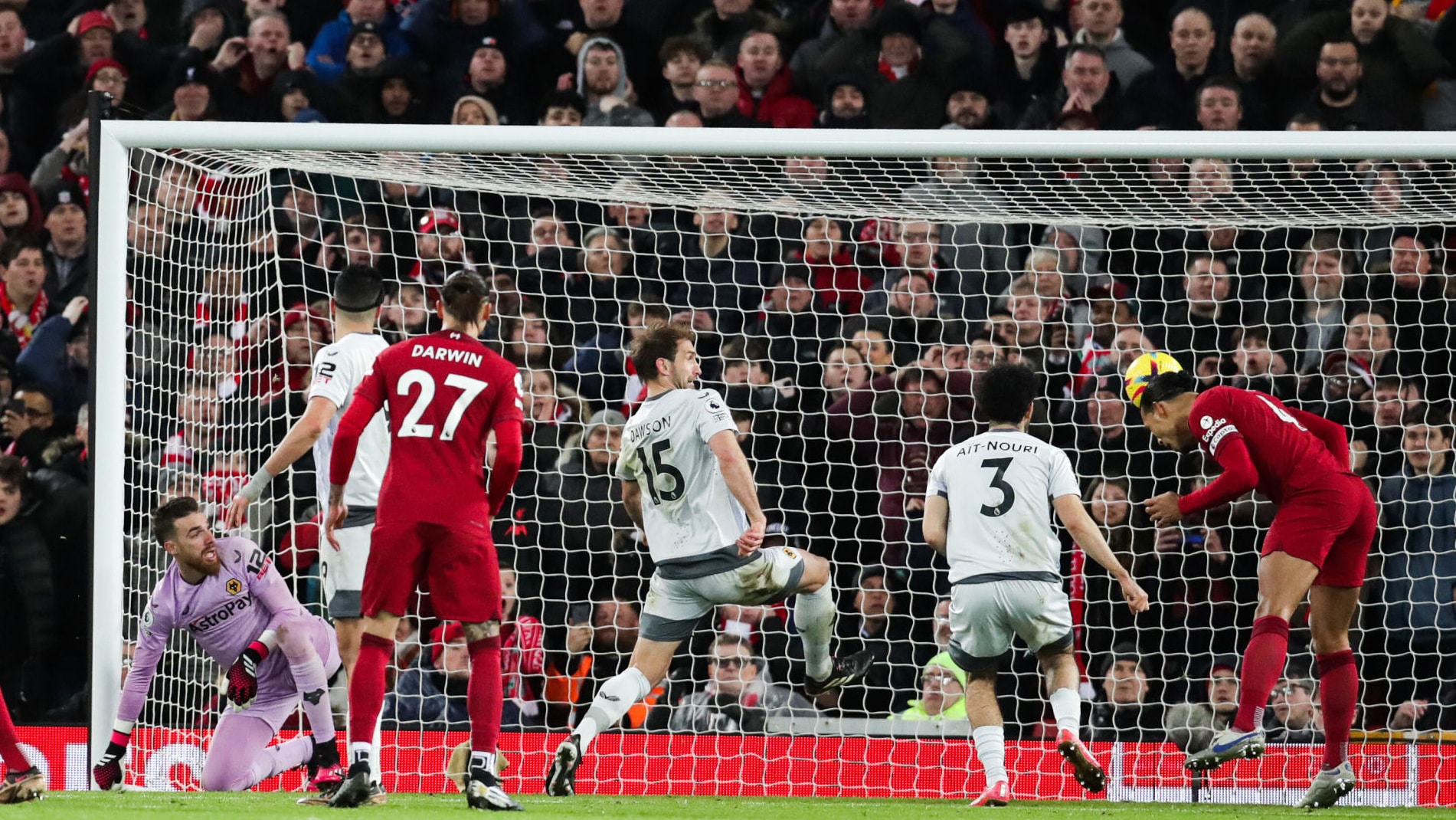 Dando sinais de melhora, especialmente na defesa, Liverpool bate o Wolverhampton com ajuda de Darwin N&uacute;&ntilde;ez