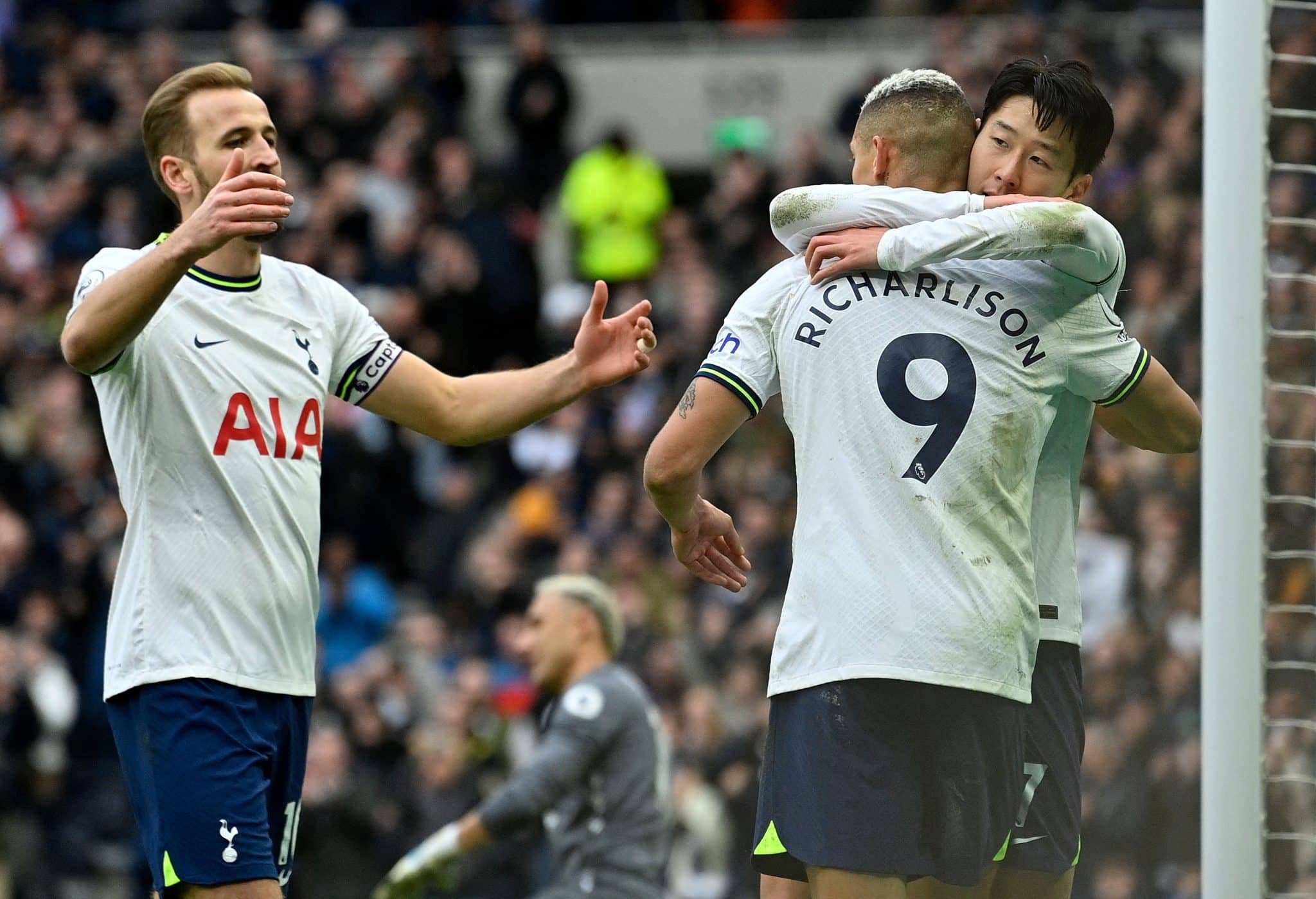 Richarlison d&aacute; sua contribui&ccedil;&atilde;o como titular e o Tottenham oferece uma resposta ao vencer o Forest