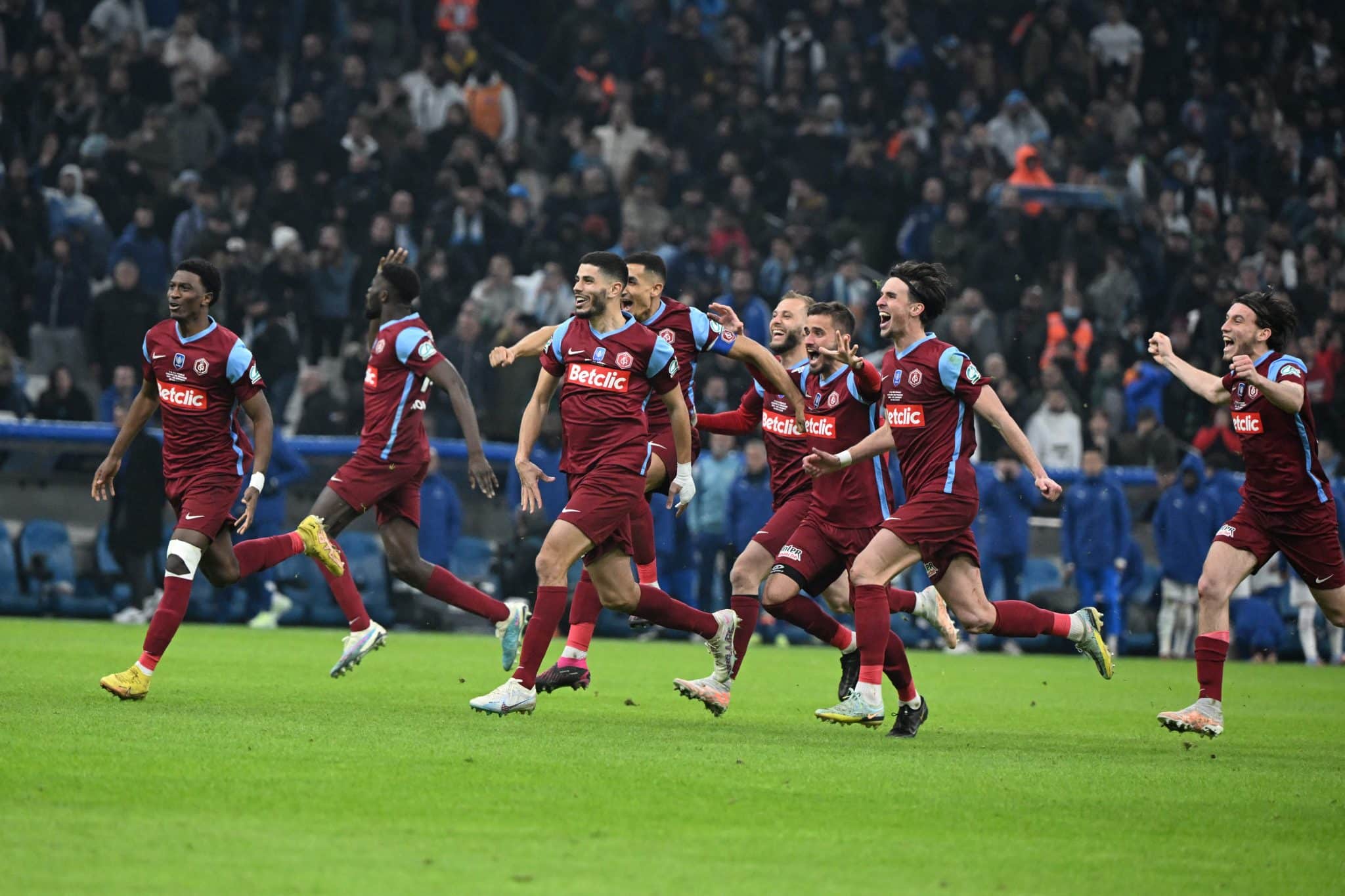 Annecy tira o Olympique de Marseille nos p&ecirc;naltis, avan&ccedil;a &agrave;s semifinais e deixa a Copa da Fran&ccedil;a mais aberta