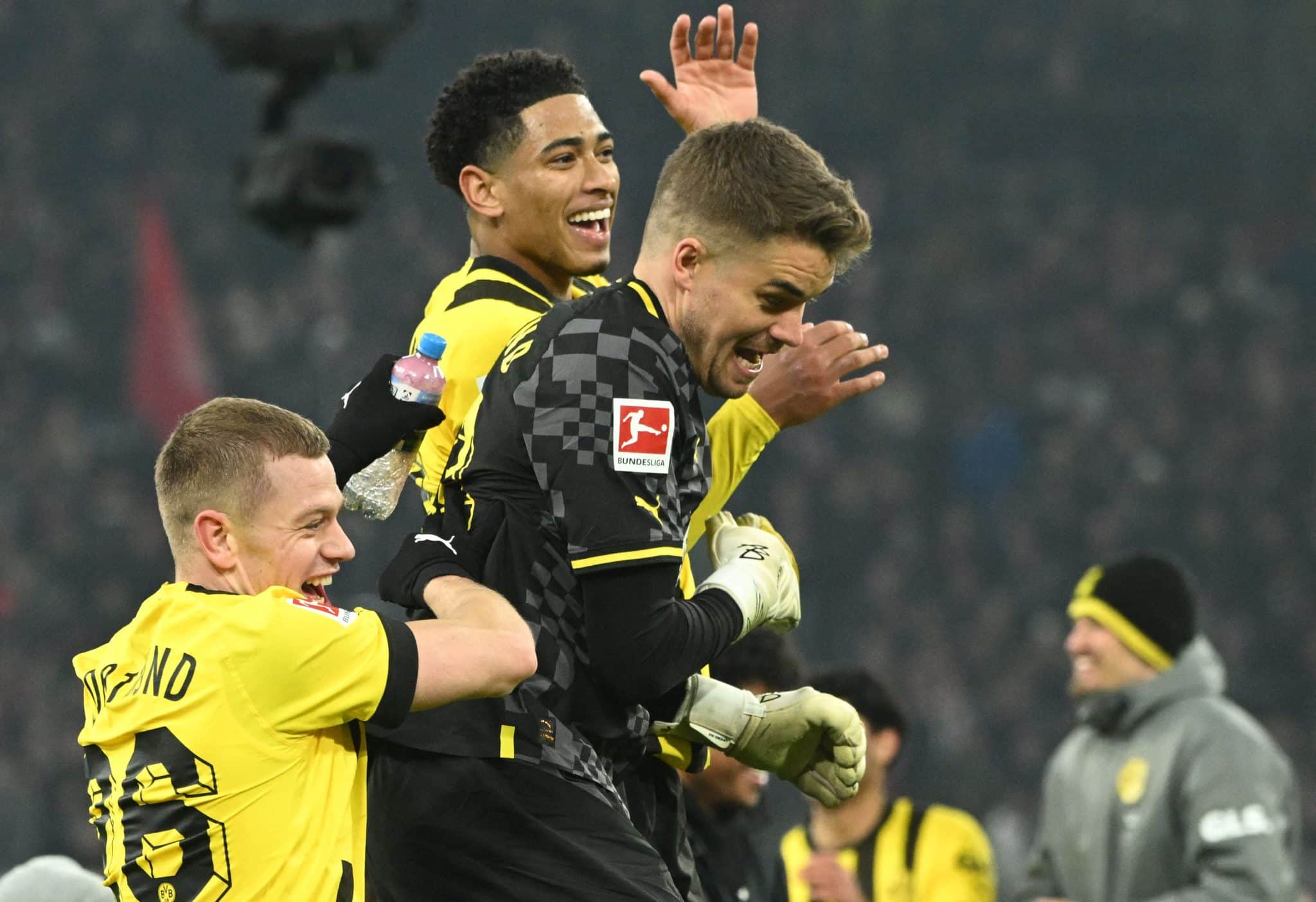 O Dortmund teve efici&ecirc;ncia e precisou de resili&ecirc;ncia em mais uma vit&oacute;ria, esta fundamental, sobre o Leipzig