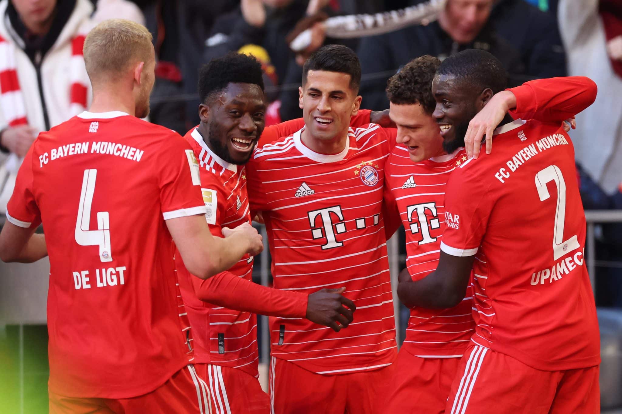 Com meia hora avassaladora, o Bayern virou o placar e se imp&ocirc;s diante do Augsburg