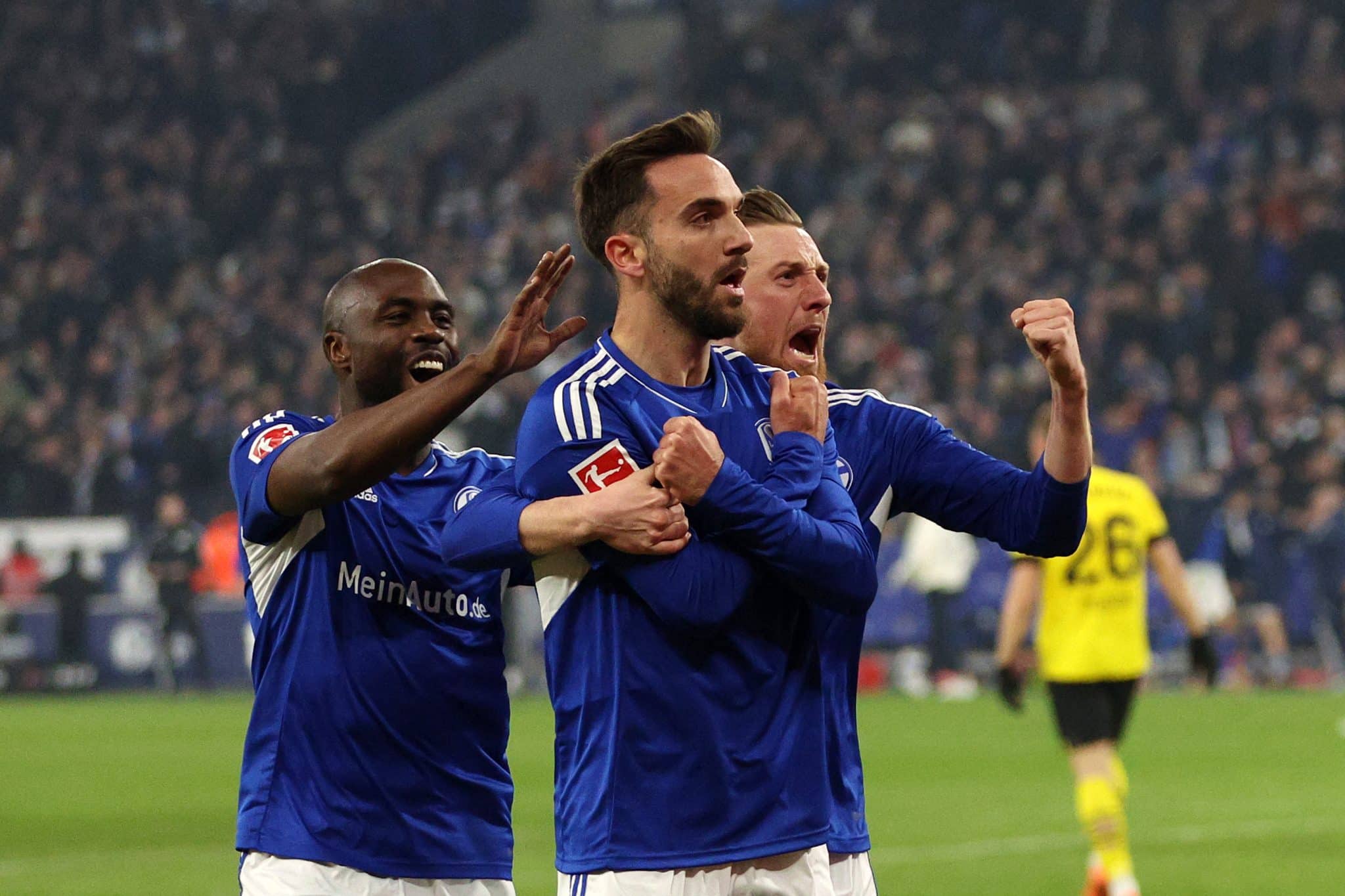 O Schalke causou outra frustra&ccedil;&atilde;o no Dortmund, ao reagir duas vezes e buscar o empate no d&eacute;rbi
