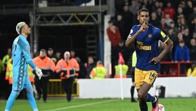 Começando a explodir, Isak garantiu uma vitória suada e apertada para o Newcastle no City Ground