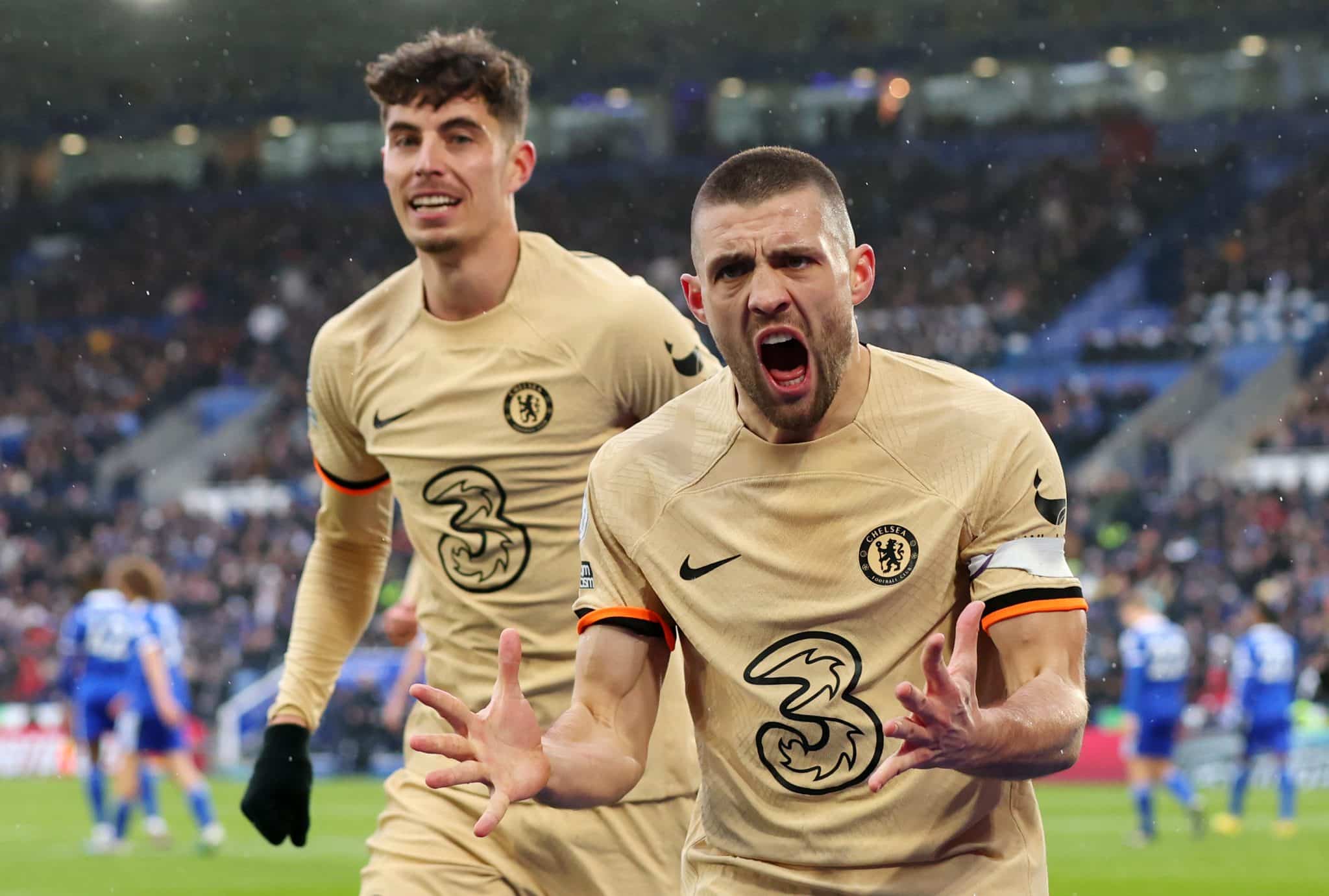 O Chelsea manteve a empolga&ccedil;&atilde;o e, num jogo de bonitos gols, derrotou o Leicester no King Power