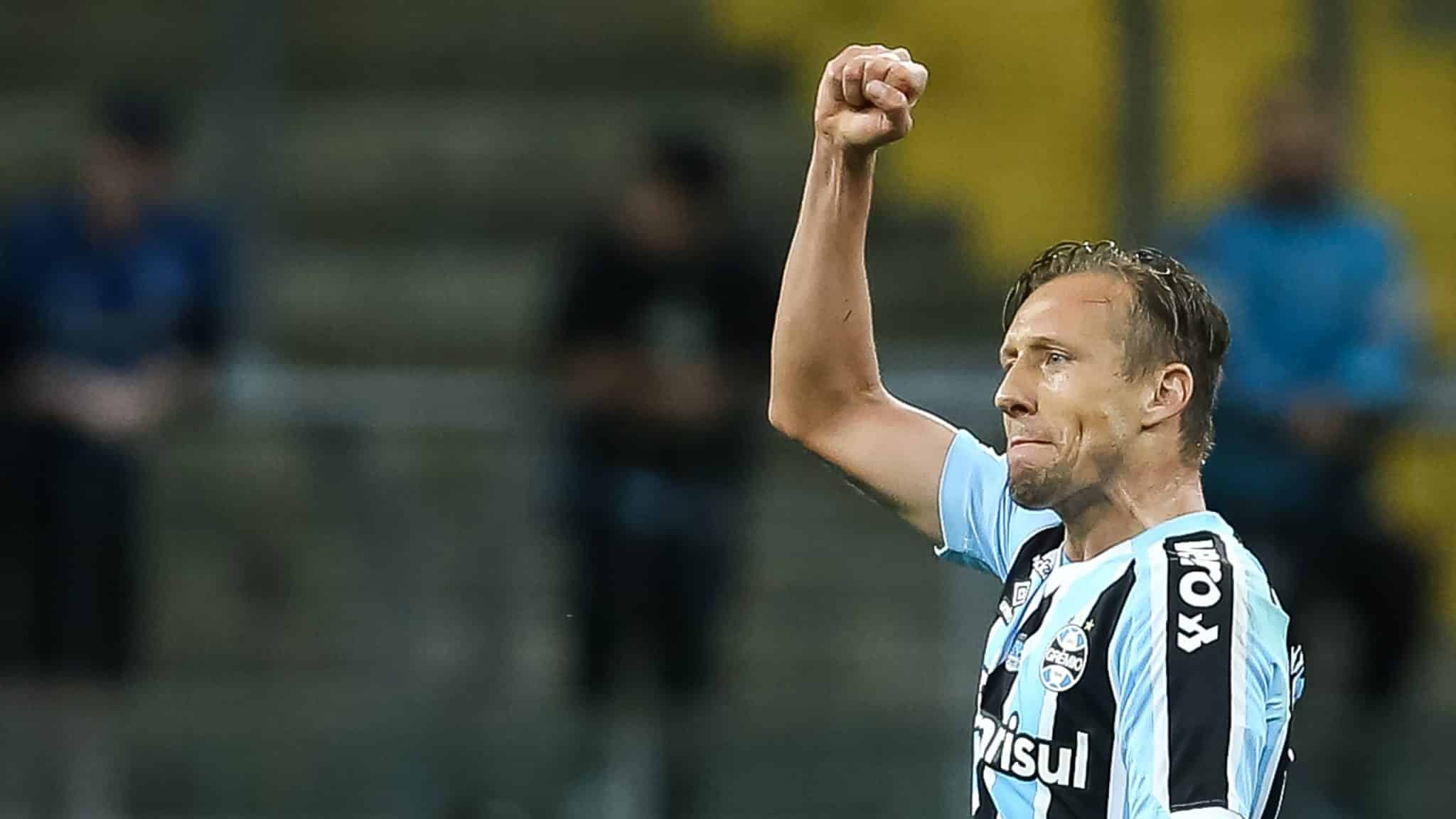 Adorado por onde passou, Lucas Leiva encerra carreira aos 36 anos por problemas card&iacute;acos
