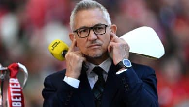 A suspens&atilde;o de Lineker pela BBC, ap&oacute;s criticar o governo brit&acirc;nico, mobiliza figuras do futebol em seu apoio
