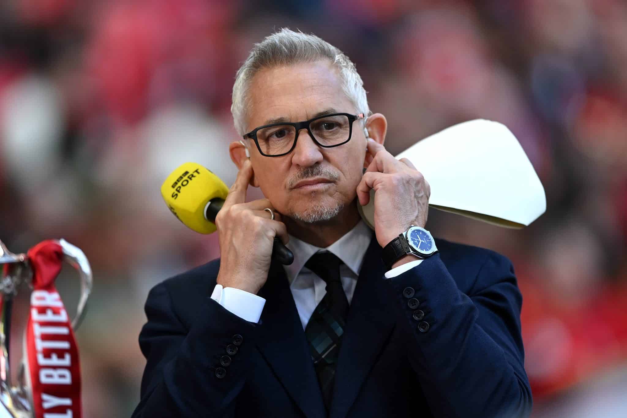 A suspens&atilde;o de Lineker pela BBC, ap&oacute;s criticar o governo brit&acirc;nico, mobiliza figuras do futebol em seu apoio