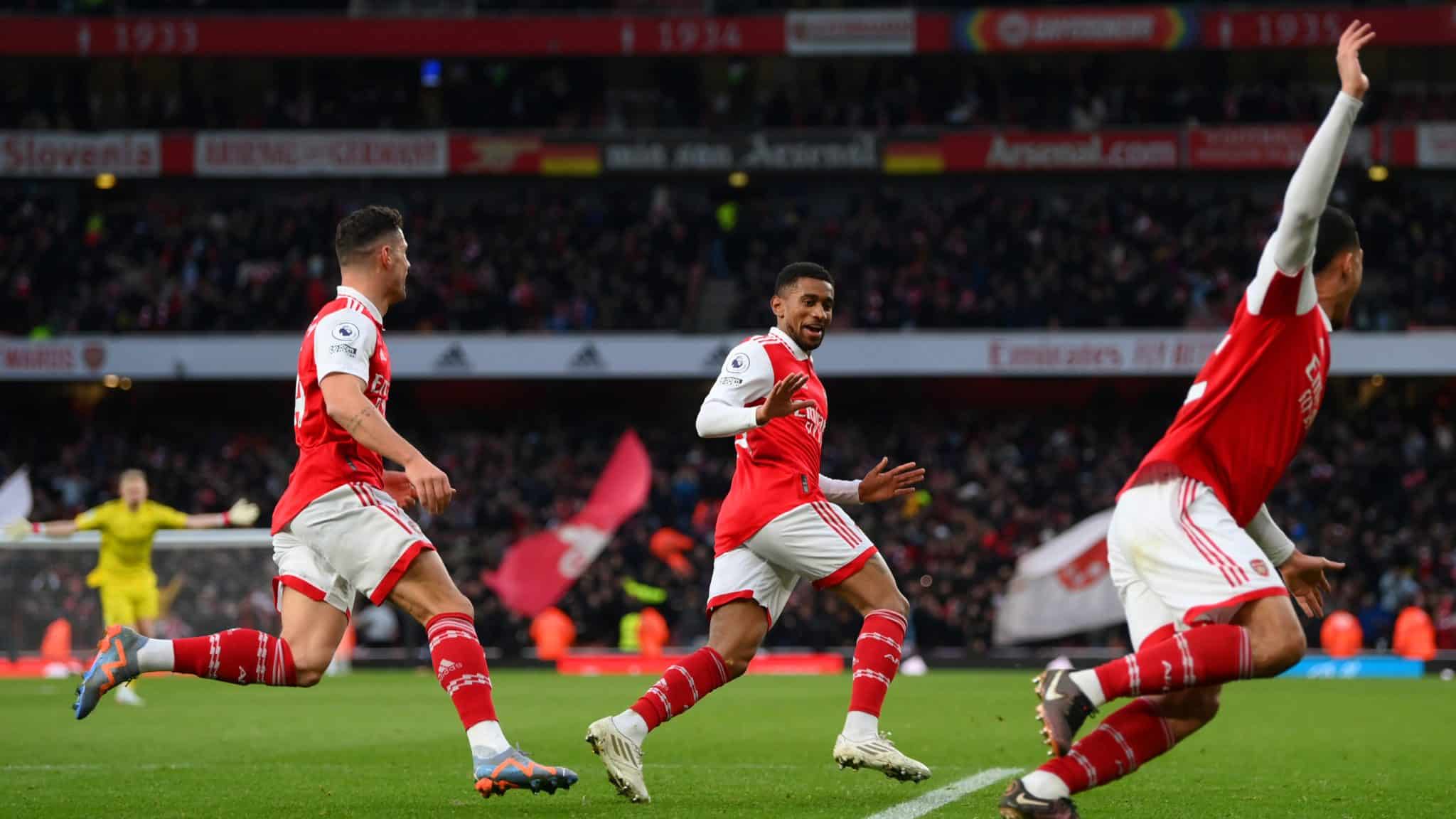 No &uacute;ltimo ato, o Arsenal virou contra o Bournemouth e arrancou outra vit&oacute;ria de quem est&aacute; destinado a ser campe&atilde;o