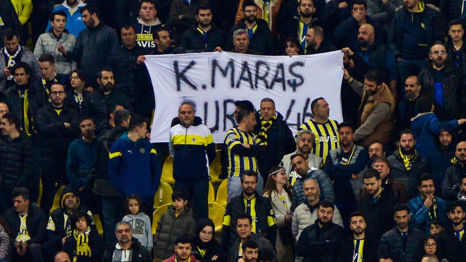 Torcedores do Fenerbah&ccedil;e s&atilde;o proibidos de ir a jogo fora de casa ap&oacute;s protestos contra o governo: &ldquo;Vergonha para o futebol turco&rdquo;