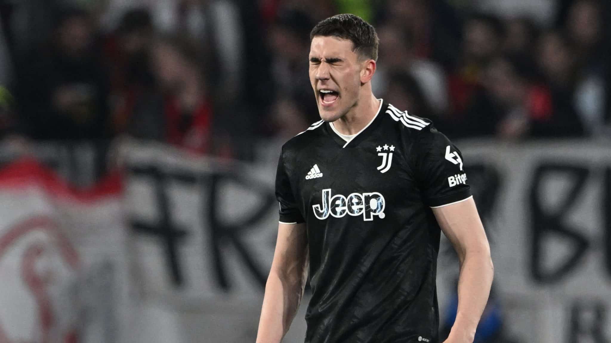 Vlahovic marca ap&oacute;s um m&ecirc;s em branco, e Juventus vence o Freiburg novamente para avan&ccedil;ar