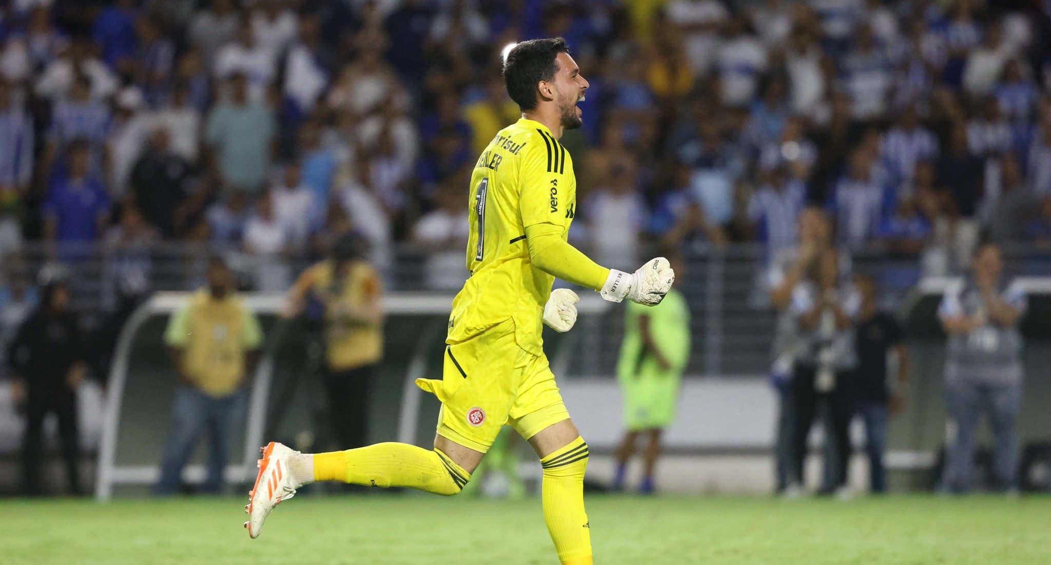 A dupla Gre-Nal flertou com o perigo, mas os favoritos terminaram de se confirmar na Copa do Brasil
