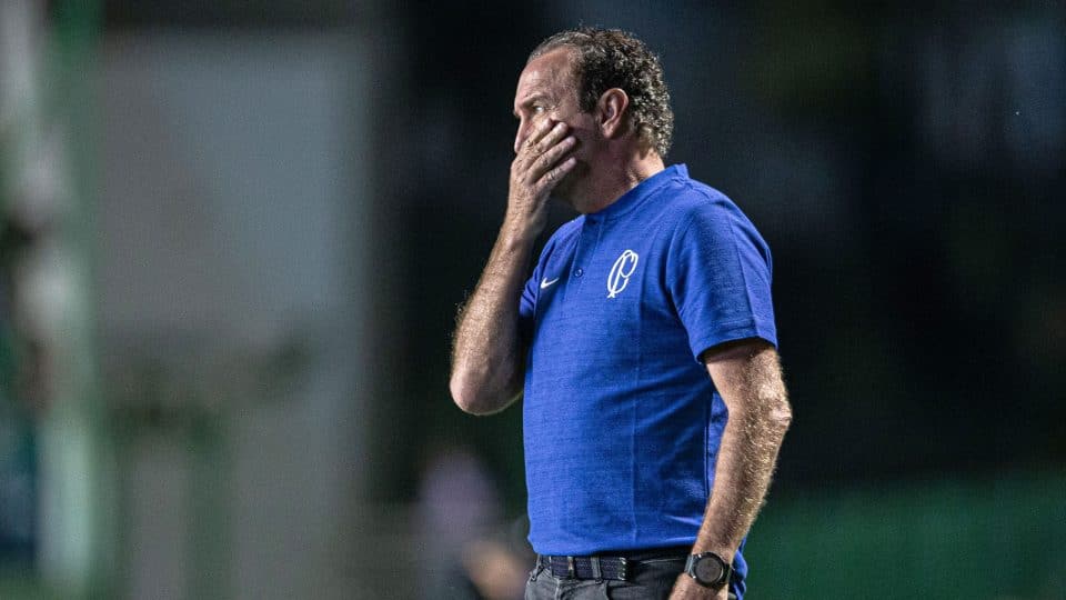 Saída de Cuca do Corinthians após sete dias era previsível por subestimar a reação que causaria em parte da torcida