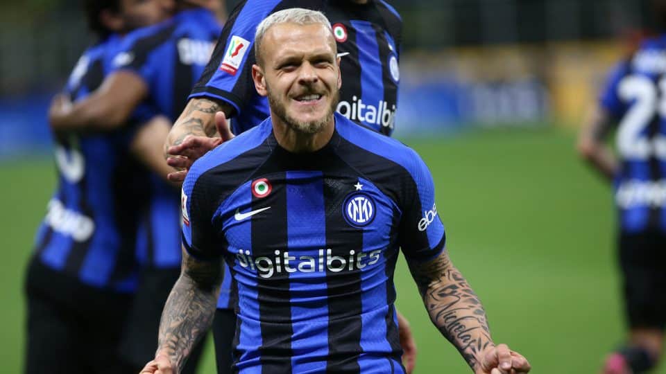 Torcedor em campo, Dimarco fez o gol que eliminou a Juventus e classificou a Inter à final da Copa da Itália