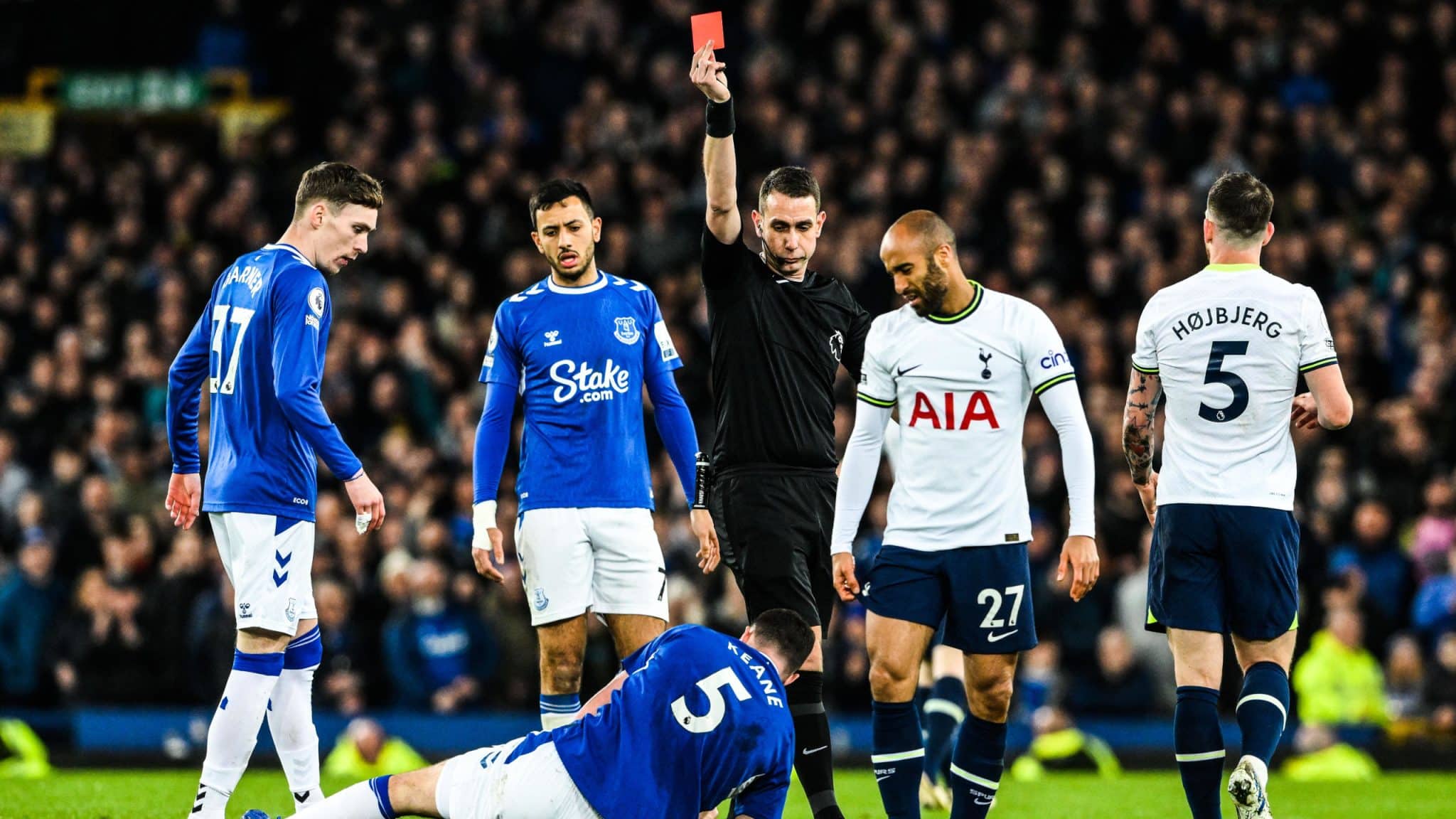 Expuls&atilde;o de Lucas Moura no empate com o Everton foi o s&iacute;mbolo de um Tottenham melanc&oacute;lico