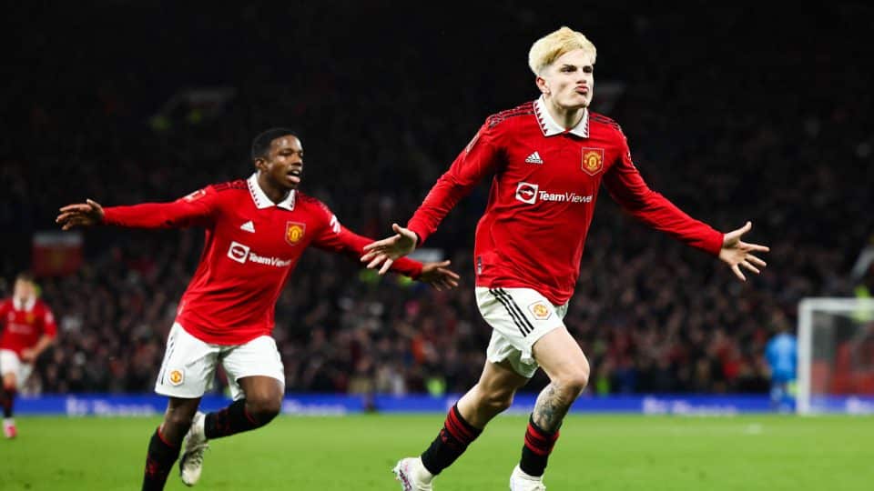 Manchester United renova contrato da jovem estrela argentina Alejandro Garnacho até 2028