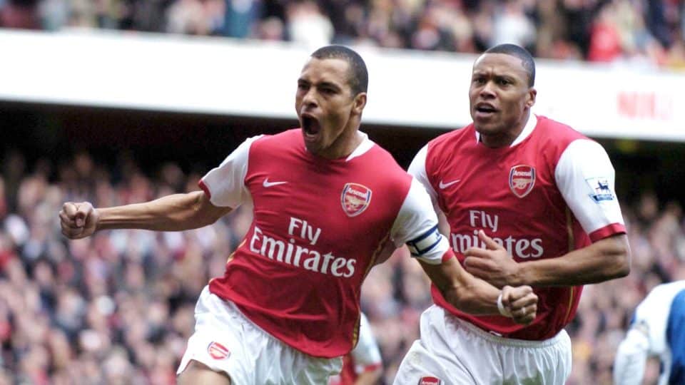 Gilberto Silva está confiante no Arsenal para conquistar a Premier League e dá conselho: “Pensem jogo a jogo”
