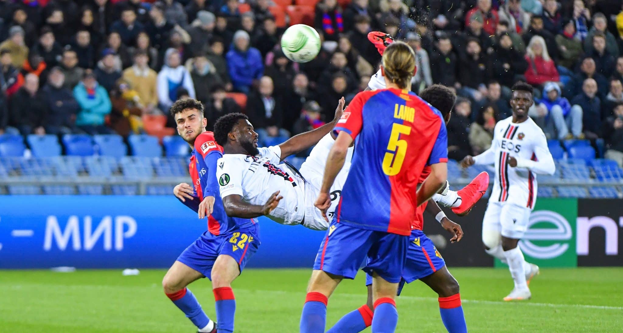 Terem Moffi anotou um dos gols mais sensacionais da temporada no animado Basel 2&times;2 Nice
