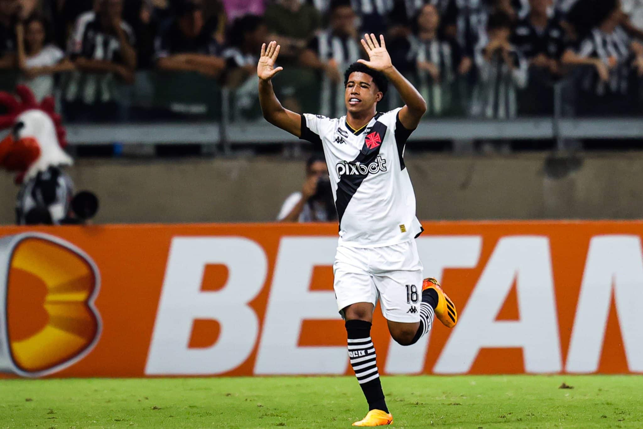 Andrey Santos foi vendido no in&iacute;cio de 2023, mas voltou por empr&eacute;stimo para o Vasco (Foto: GPG / Icon Sport)