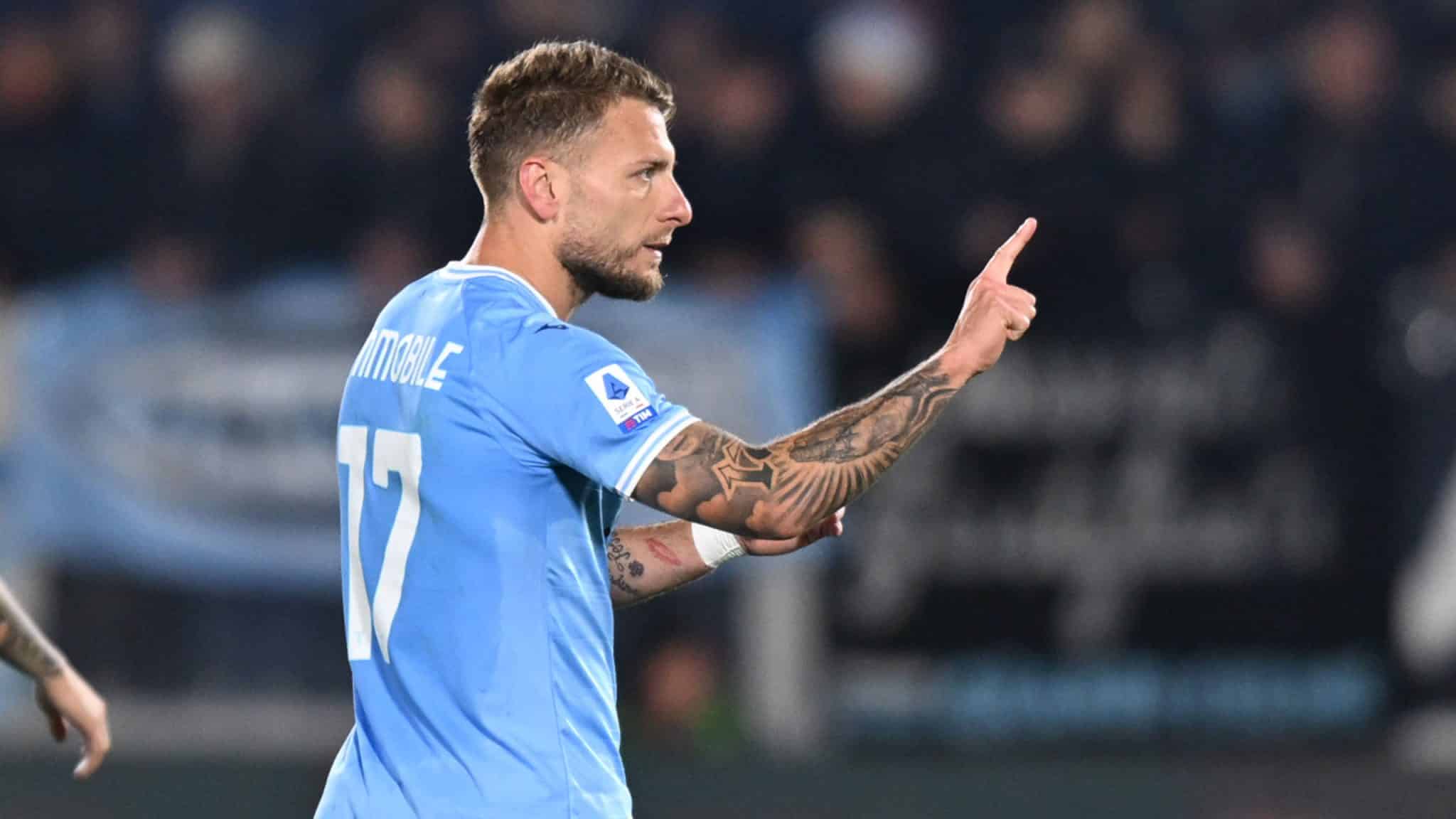 Ciro Immobile sofre acidente de carro e tem fratura na costela; Lazio diz que jogador est&aacute; bem