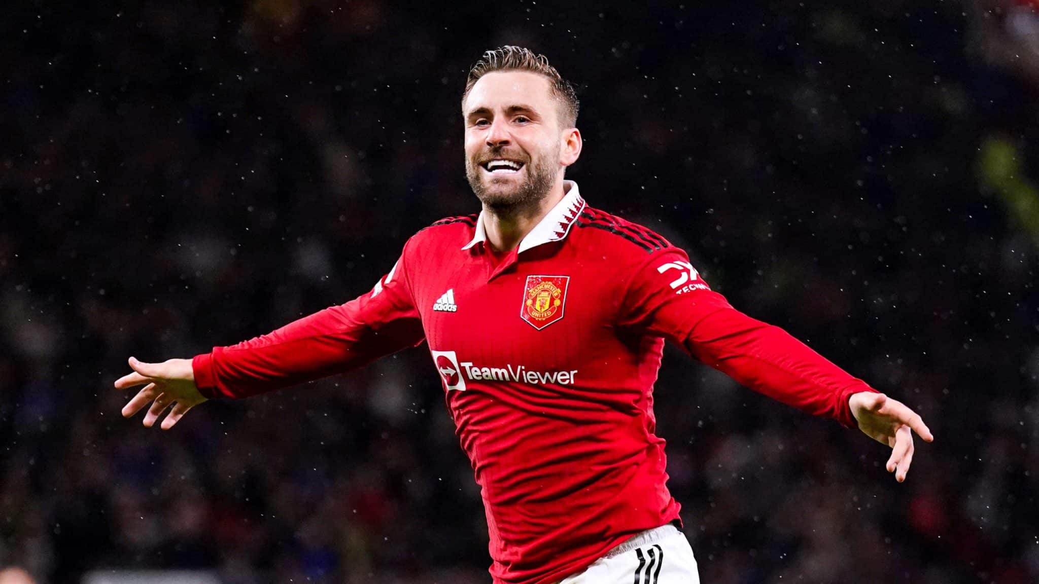 Luke Shaw saiu de contestado a importante e renova contrato com o Manchester United at&eacute; 2027