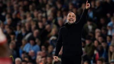 Guardiola: &ldquo;Soa um pouco inocente, mas a realidade &eacute; que estamos atr&aacute;s do Arsenal&rdquo;