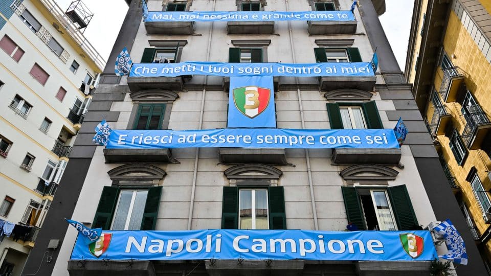 Jogo entre Napoli e Salernitana, que pode definir o título da Serie A, é adiado de sábado para domingo